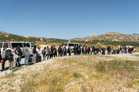 Regra do governo Trump pode suspender autorizações de trabalho para requerentes de asilo por “muitos anos”