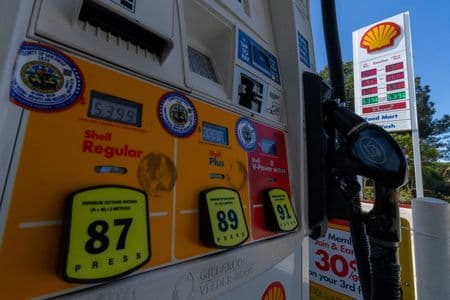 Para norte-americanos, preço da gasolina continuará subindo após ataques ao Irã, diz pesquisa Reuters/Ipsos