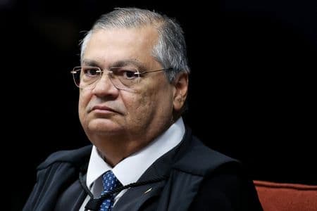 Dino dá liminar e suspende pagamento de penduricalhos que furam teto a funcionários públicos nos Três Poderes