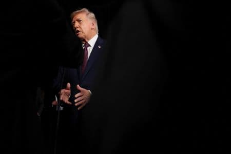 Trump está muito ocupado para ser réu, mas tem bastante tempo para processar