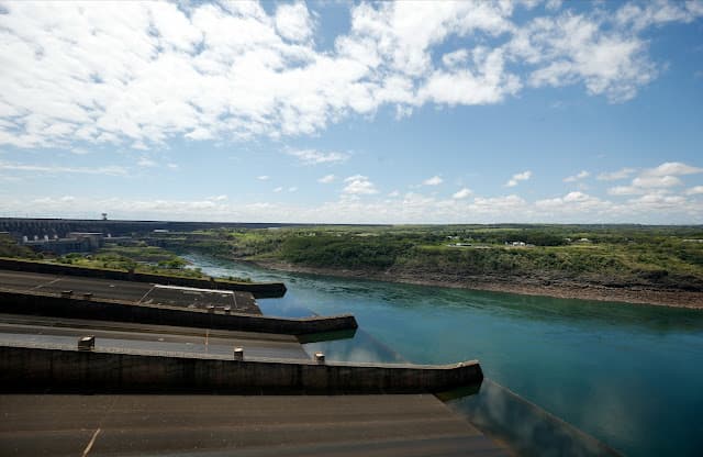 ONS eleva previsão para carga de energia no Brasil em maio