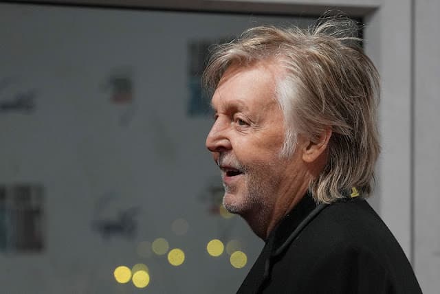 Paul McCartney lembra ruas da infância em seu primeiro álbum em cinco anos