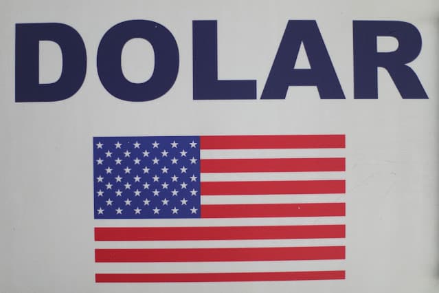 Dólar sobe para perto dos R$5,25 com escalada da guerra no Oriente Médio