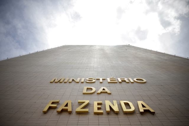Fazenda mantém projeção para alta do PIB de 2026 em 2,3% e vê inflação mais alta com conflito no Irã