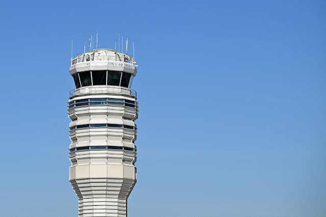 Agência dos EUA interrompe tráfego nos aeroportos de Washington depois de cheiro de produtos químicos