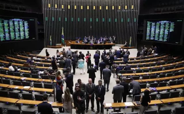 Eleições 2026: nova regra impõe que partidos políticos precisarão ter no mínimo 2,5% dos votos válidos para a Câmara ou eleger pelo menos 13 deputados federais distribuídos pelos Estados