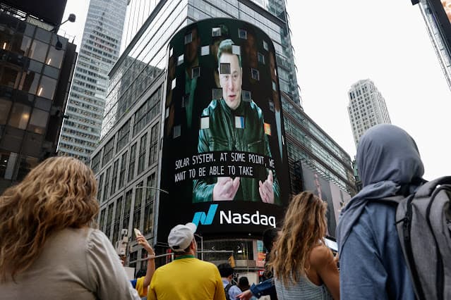 Torcedores de Brasil e Marrocos são surpreendidos por alvoroço em Nova York com IPO da SpaceX