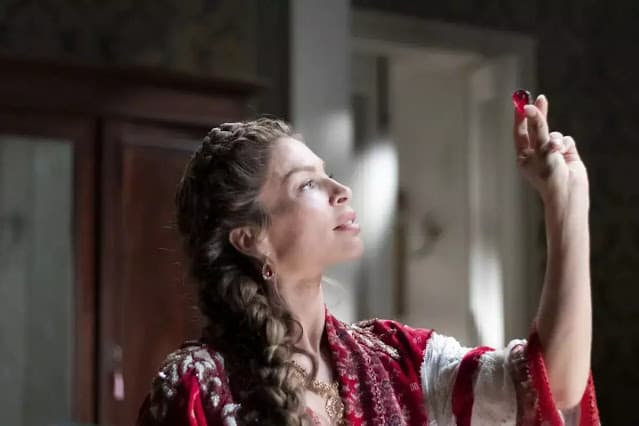 “Dona Beja resume muitas mulheres”, diz Grazi Massafera