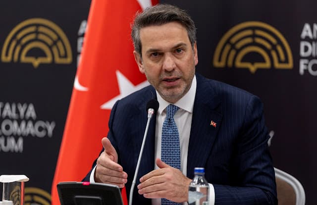 A Turquia diz que o mundo deve se preparar para um prolongamento da crise energética devido à guerra com o Irã