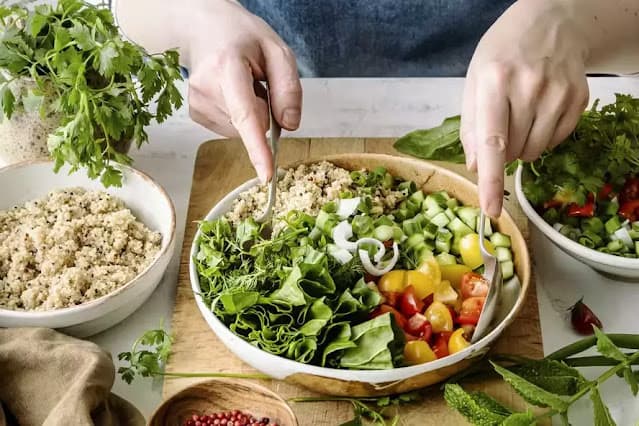 Vegetariana X vegana: qual dieta à base de plantas é a mais saudável e sustentável? Entenda