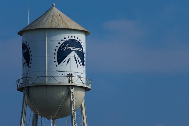 Deputados dos EUA pressionam CEO da Paramount sobre aquisição da Warner Brothers