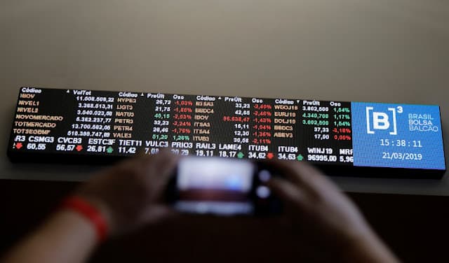 Ibovespa abre em queda com tensões geopolíticas e tarifas no radar