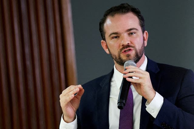 Durigan reconhece pressão da guerra sobre combustíveis, mas diz que impacto é menor no Brasil