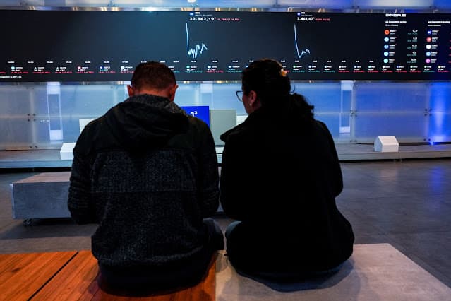 Ibovespa abre em alta com dados econômicos e Oriente Médio no radar