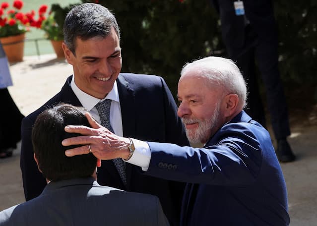 Brasil fará nova regulamentação das redes digitais, diz Lula