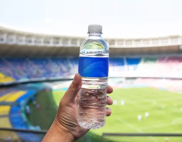 Copa do Mundo: Fifa volta atrás e libera entrada de torcedores com garrafas de água nos estádios