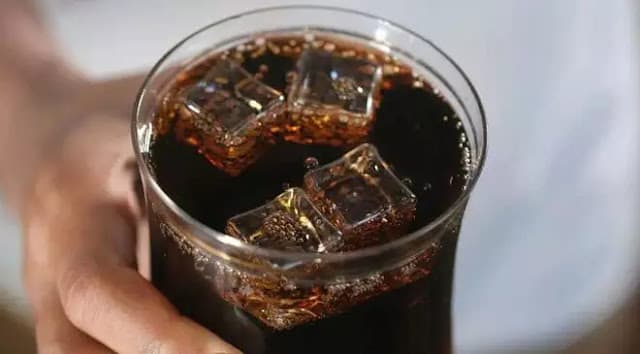 Refrigerante zero dá mais gases? A resposta pode te surpreender