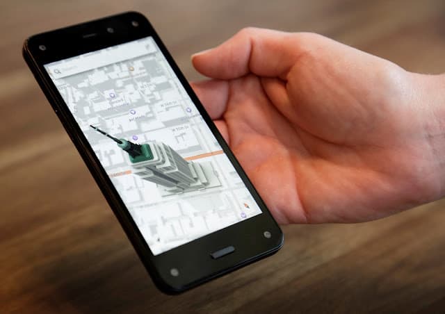 Amazon planeja voltar ao mercado de smartphones após mais de uma década do fracasso do Fire Phone