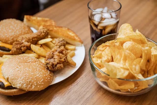 Alimentos ultraprocessados ​​podem prejudicar a concentração (mesmo que você se alimente de forma saudável), diz novo estudo