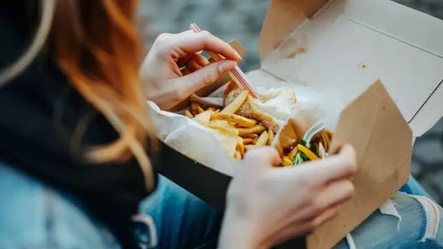Alimentos ultraprocessados estão ligados à infertilidade em mulheres, diz novo estudo; entenda