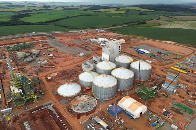 Governo deve se reunir em 15 dias para aumentar mistura de etanol na gasolina, diz Silveira