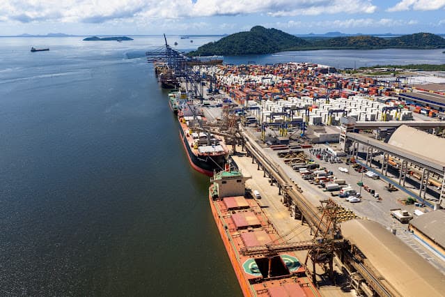 Brasil tem superávit comercial de US$6,4 bi em março e MDIC vê saldo de US$ 72,1 bi em 2026