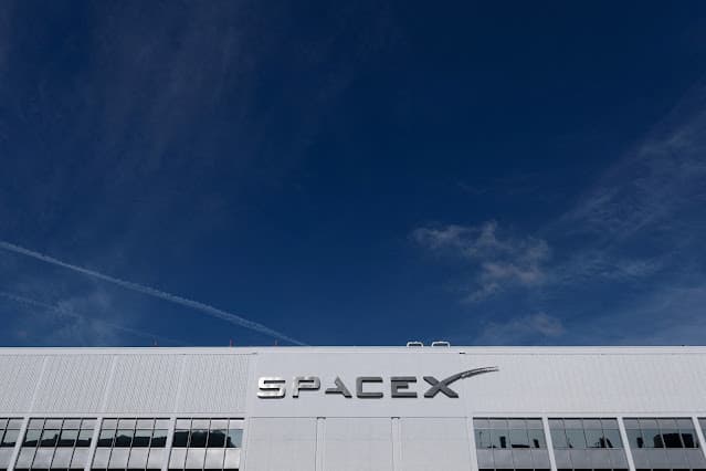 Google e SpaceX negociam data centers em órbita, diz WSJ