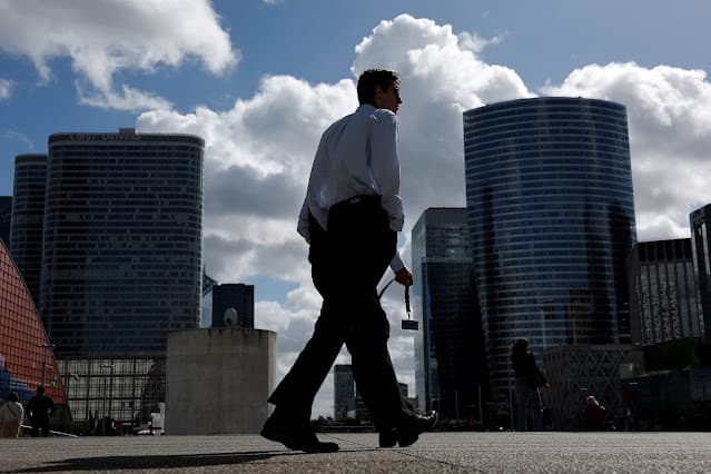 Atividade empresarial da zona do euro tem contração em abril com alta dos custos, mostra PMI