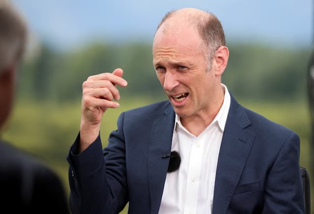 Goolsbee diz que choque estagflacionário da guerra como Irã coloca Fed em situação difícil