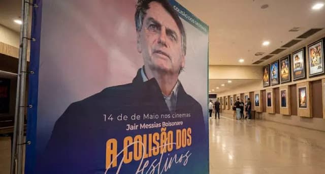 Pré-estreia de filme sobre Bolsonaro em Brasília tem confusão, oração e “abraço de Ramagem”