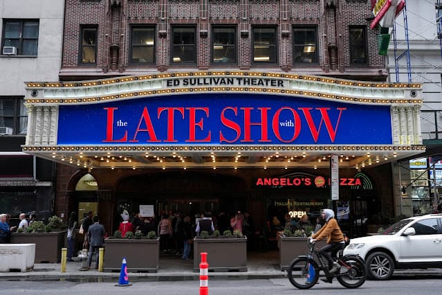 Paul McCartney ajuda Stephen Colbert a se despedir do "Late Show"