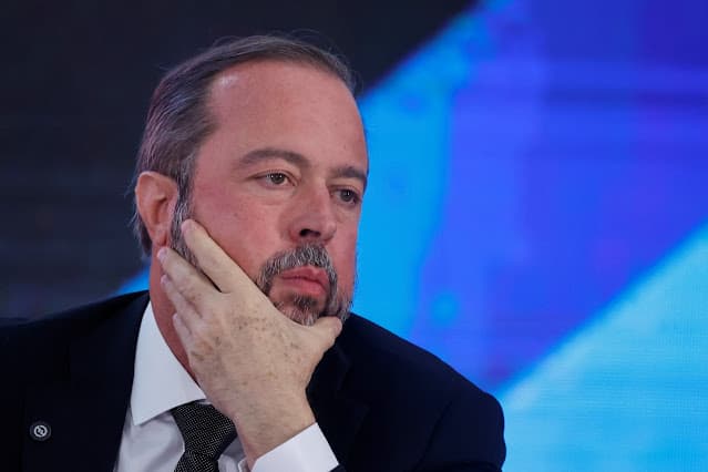 Ministro de Minas e Energia fala em combater cartéis no setor de combustíveis