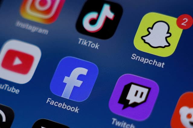 UE planeja novas regras contra designs viciantes em redes sociais para proteger crianças