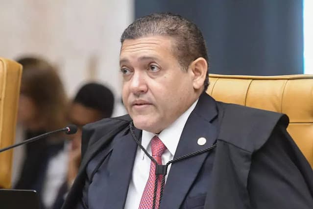 Ministro Kassio Nunes Marques determina suspensão de pesquisa que apontou queda de Flávio Bolsonaro