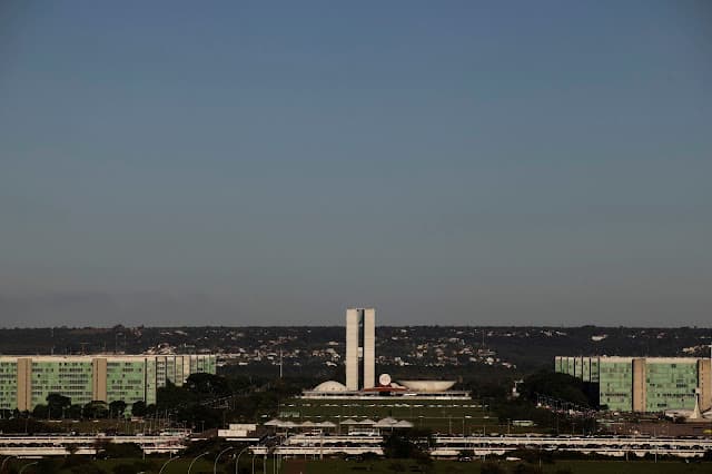 Governo prevê ampliar bloqueio em verbas de ministérios a R$23,7 bi sob pressão de gastos obrigatórios