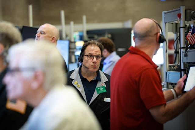 Wall St tomba conforme escalada do conflito no Irã e salto do petróleo provocam liquidação