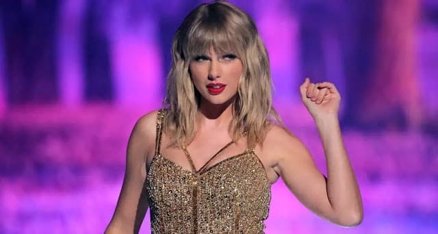 Taylor Swift se torna cantora mais rica do mundo com fortuna bilionária
