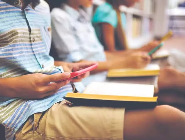 Plataformas para crianças e adolescentes na internet têm conteúdos tóxicos