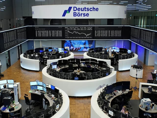 Ações recuam após alta do petróleo gerar preocupações com inflação e apostas em alta de juros