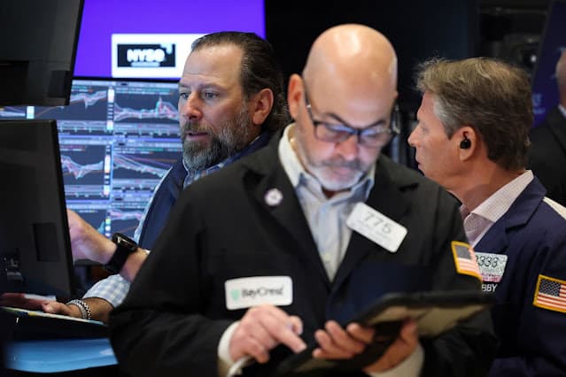 Nasdaq e S&P 500 caem devido a novas preocupações com crescimento da IA antes dos lucros das grandes empresas de tecnologia