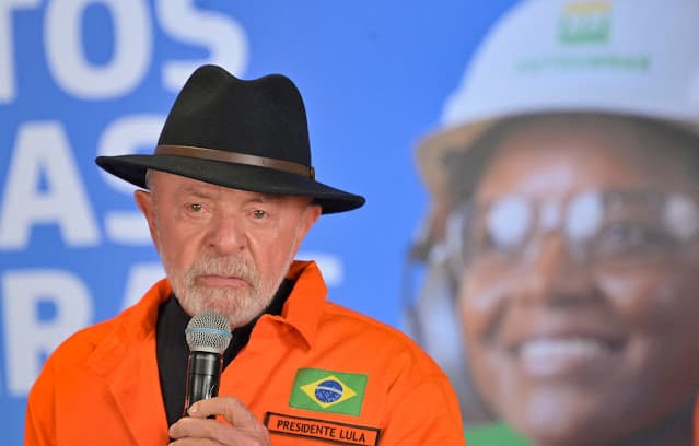 Lula defende que Petrobras tenha distribuidoras e se diz "ansioso" para recomprar distribuidora de gás