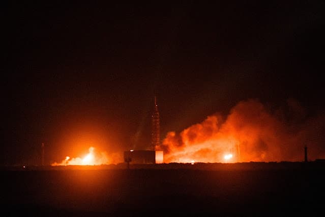 Foguete da Blue Origin explode na plataforma de lançamento em revés para tentativa de alcançar SpaceX