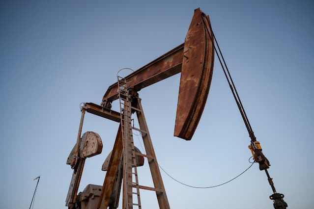 Petróleo Brent cai ao nível mais baixo desde março