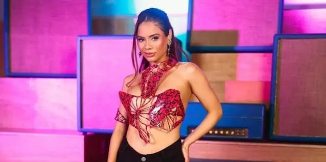 Lexa anuncia que continua como madrinha de bateria da Dragões da Real no Carnaval de 2027