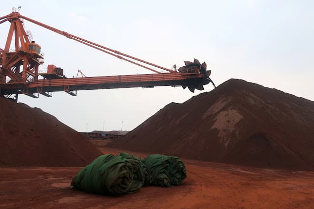 Minério de ferro de Dalian cai apesar de indicação de greve na BHP