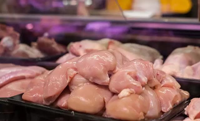 Quanto tempo dura o frango na geladeira? E a carne? Veja a validade de alimentos refrigerados