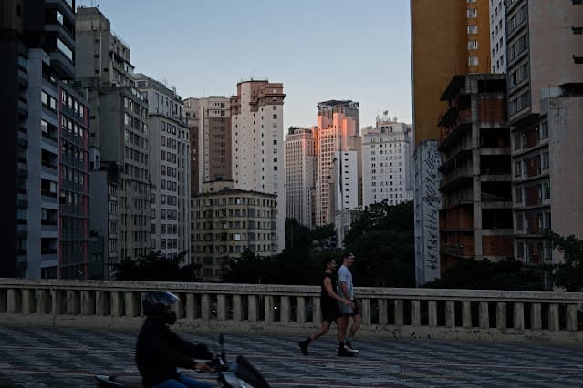 Renda média do brasileiro sobe 5,4% em 2025 e atinge recorde a R$3.367