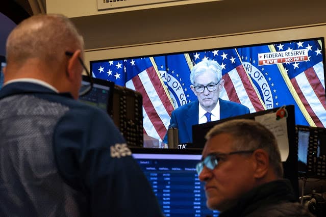 Wall Street termina sem direção comum antes de resultados de big techs