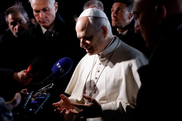 Leão 14, o primeiro papa norte-americano, surge como crítico incisivo de Trump