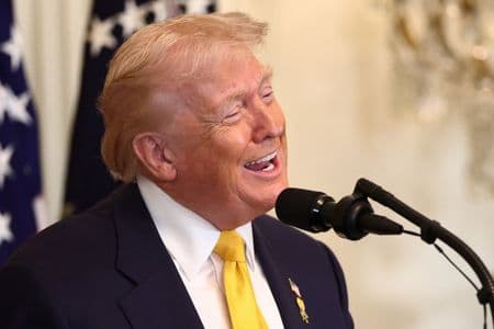 Trump fez referência a números baixos do PIB nas redes sociais antes da divulgação e culpou paralisação